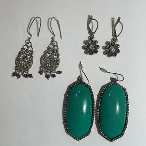 3 pairs of fashion earrings.